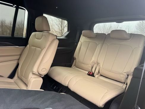 Used 2023 Jeep Grand Cherokee L Limited w/ Luxury Tech Group II RWD image 20