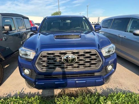 Used 2022 Toyota Tacoma TRD Sport AWD/4WD image 2