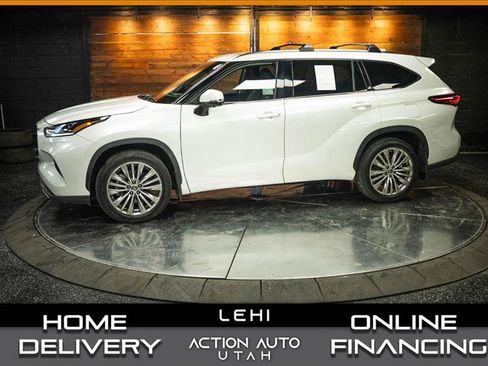 Used 2023 Toyota Highlander Platinum AWD/4WD image 1