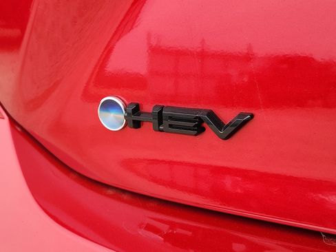 Used 2025 Toyota Camry SE image 9