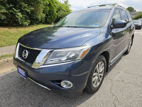 Used 2015 Nissan Pathfinder SL w/ SL Premium Package FWD image 3
