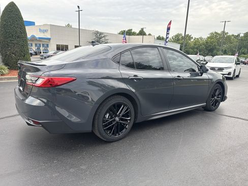 Used 2025 Toyota Camry SE FWD image 4