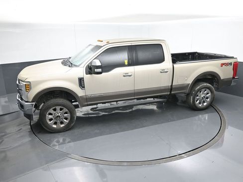 Used 2018 Ford F250 Lariat w/ Chrome Package image 44