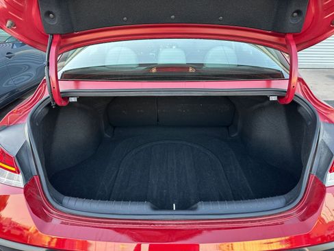 Used 2025 Hyundai Elantra Limited image 31