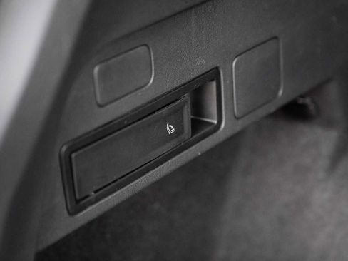 Used 2021 Volkswagen Tiguan SE R-Line image 41