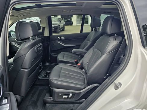 Used 2022 BMW X7 xDrive40i w/ Premium Package AWD/4WD image 17