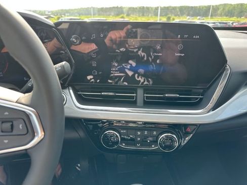 New 2025 Chevrolet Trax LT w/ Driver Confidence Package image 20