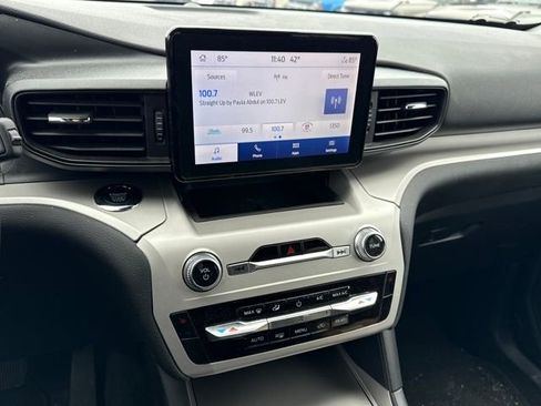 Used 2024 Ford Explorer XLT image 23