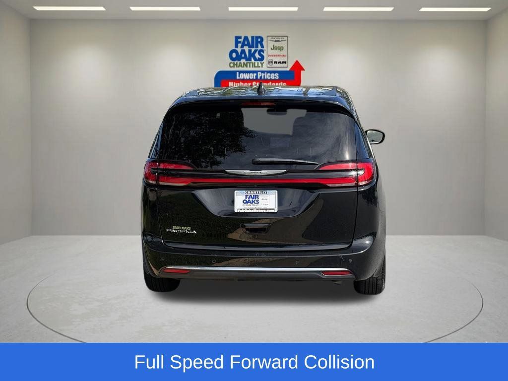 Used 2025 Chrysler Pacifica Select FWD image 9