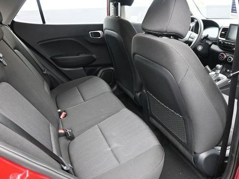 Certified 2025 Hyundai Venue SE image 11