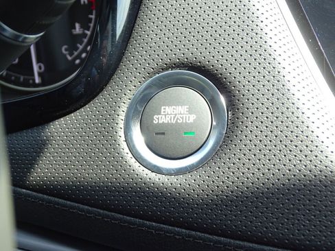 New 2025 Cadillac XT5 Luxury image 33