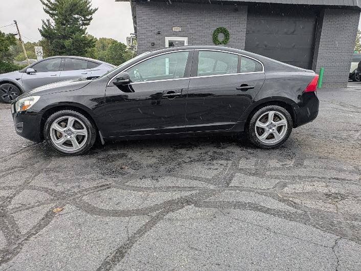 Used 2012 Volvo S60 T5 w/ Climate Pkg FWD image 3