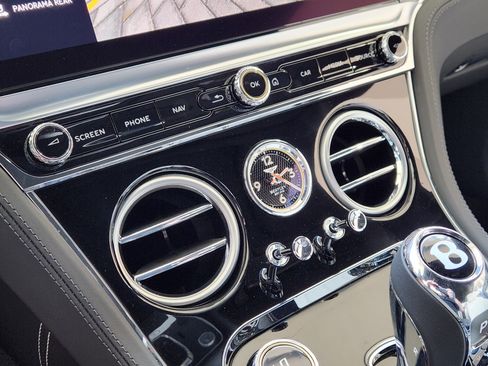 Used 2024 Bentley Continental GT image 29