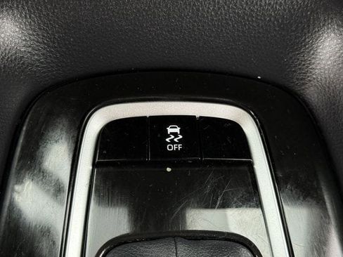 Used 2025 Toyota Corolla LE image 21