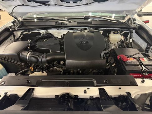 Used 2019 Toyota Tacoma TRD Pro AWD/4WD image 28