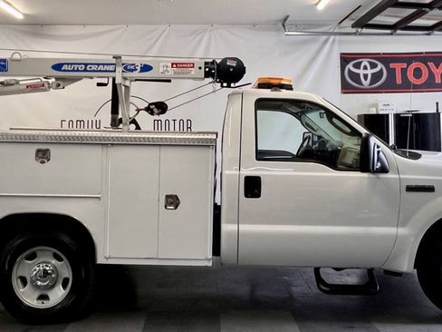 Used 2005 Ford F350 2WD Regular Cab Super Duty image 1