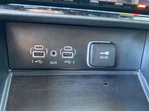 Used 2024 Jeep Grand Cherokee L Altitude AWD/4WD image 12