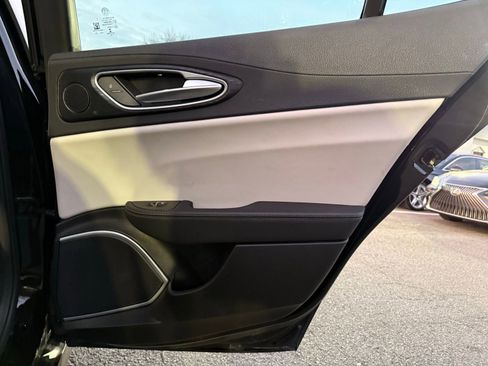 Used 2020 Alfa Romeo Giulia w/ Nero Edizione image 29