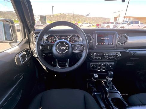 Used 2023 Jeep Gladiator Sport AWD/4WD image 5
