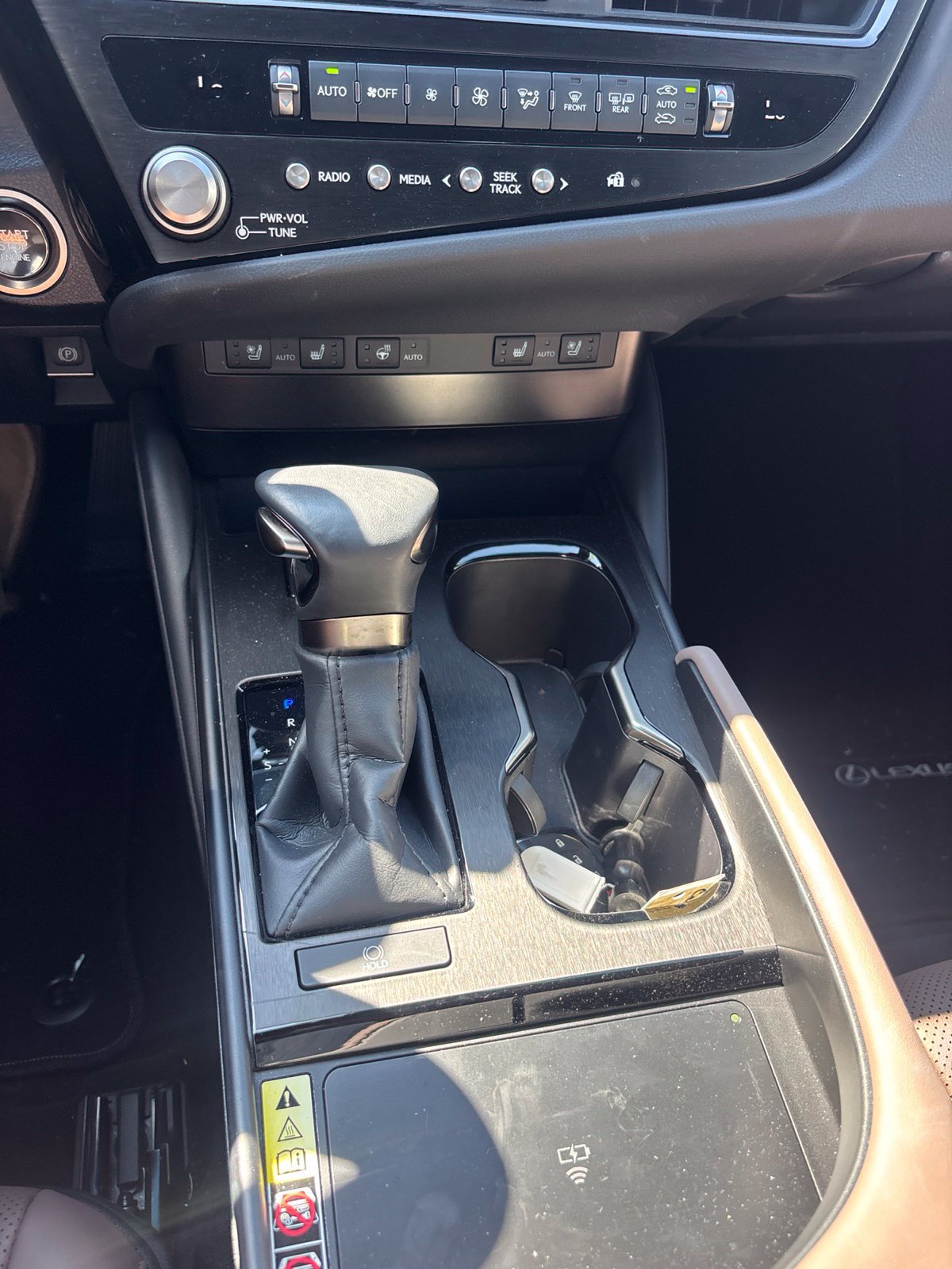 Used 2024 Lexus ES 350 w/ Premium Package FWD image 2