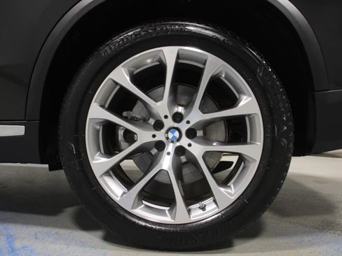 Used 2025 BMW X5 xDrive40i w/ Parking Assistance Package image 25