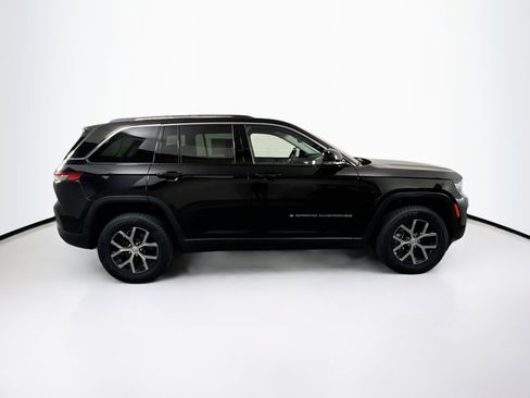 Used 2023 Jeep Grand Cherokee Limited image 4