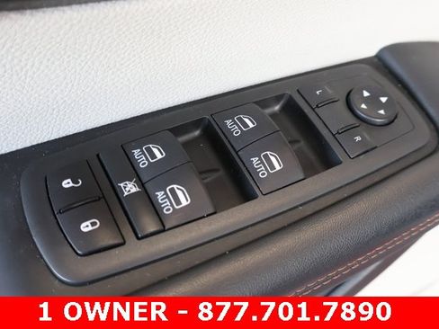 Used 2020 Chrysler Pacifica Touring-L Plus image 11