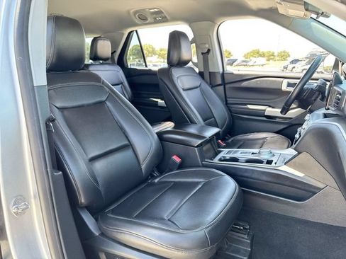 Used 2020 Ford Explorer XLT w/ Equipment Group 202A RWD image 24