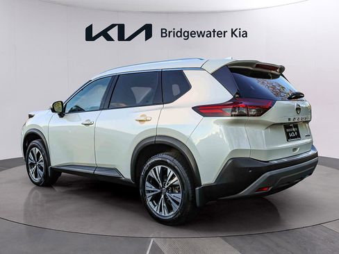 Used 2021 Nissan Rogue SV w/ Premium Package AWD/4WD image 4