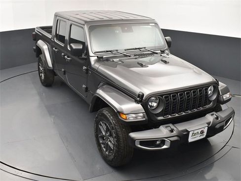 New 2025 Jeep Gladiator Sport image 13