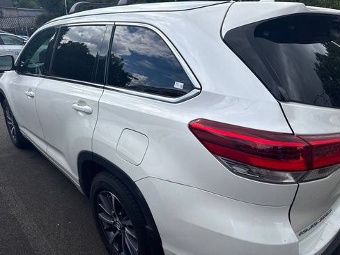 Used 2017 Toyota Highlander XLE AWD/4WD image 13