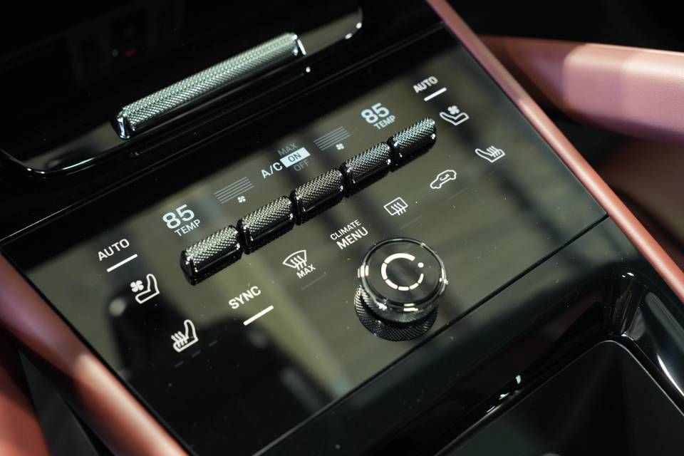 Certified 2026 Porsche Cayenne Coupe AWD/4WD image 24