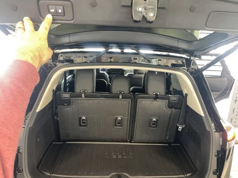 Used 2025 Nissan Pathfinder Platinum AWD/4WD image 26