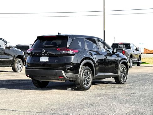 Used 2024 Nissan Rogue SV FWD image 9