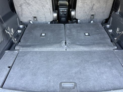 Used 2022 Ford Explorer Platinum w/ Equipment Group 601A AWD/4WD image 31