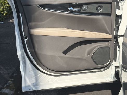 Used 2022 Lincoln Nautilus Reserve w/ Equipment Group 201A image 10