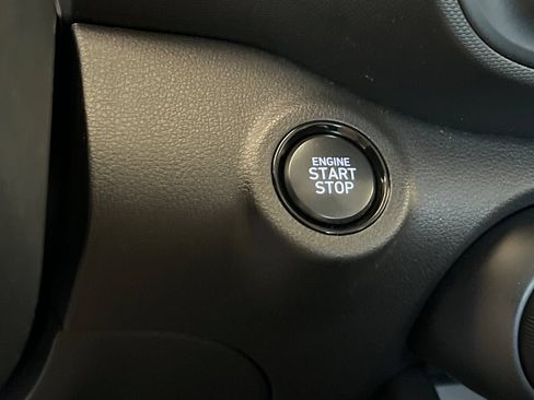 Used 2025 Hyundai Venue SEL FWD image 28