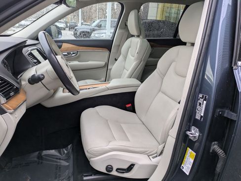 Used 2021 Volvo XC90 T6 Momentum w/ Advanced Package image 25