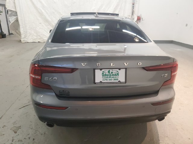 Used 2021 Volvo S60 T5 Momentum w/ Climate Package FWD image 5