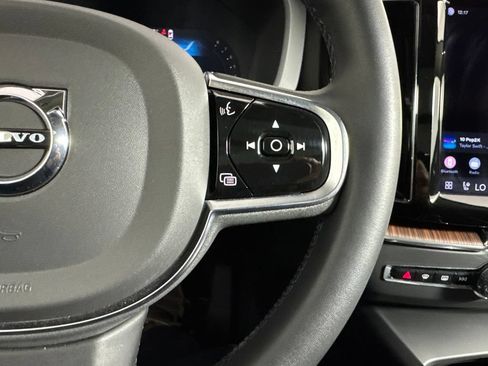 Used 2023 Volvo XC60 B5 Plus AWD/4WD image 33