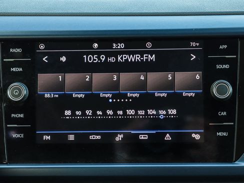 Used 2022 Volkswagen Taos SE w/ Panoramic Sunroof Package image 15