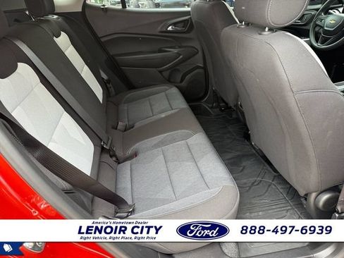 Used 2024 Chevrolet Trax LS w/ LS Convenience Package FWD image 12