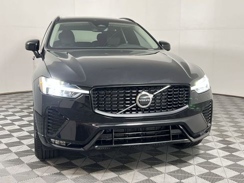 Certified 2025 Volvo XC60 B5 Core w/ Climate Package PRO image 4