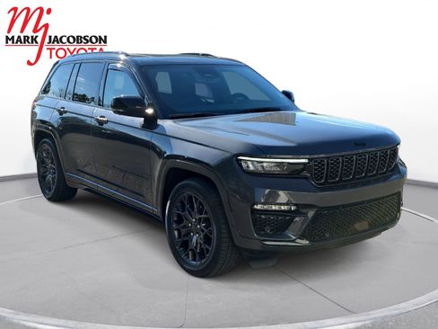 Used 2025 Jeep Grand Cherokee Summit w/ Obsidian Package image 5