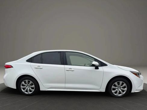 Used 2021 Toyota Corolla LE w/ Carpet Mat Package (TMS) FWD image 4
