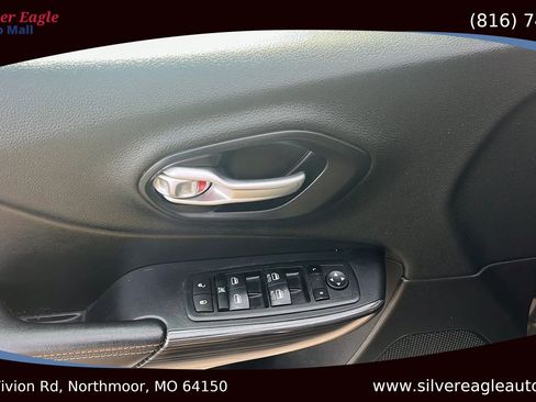 Used 2016 Jeep Cherokee 75th Anniversary image 14