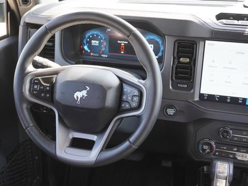Used 2025 Ford Bronco Badlands w/ Sasquatch Package AWD/4WD image 14