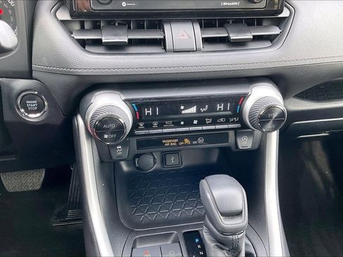 Used 2022 Toyota RAV4 XLE image 15