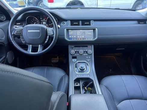 Used 2018 Land Rover Range Rover Evoque SE Premium image 16