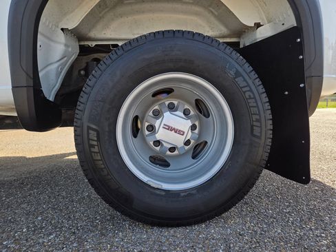 Used 2024 GMC Sierra 3500 Pro AWD/4WD image 11
